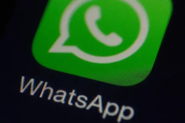 iPhone hiện cho phép bạn đặt WhatsApp làm ứng dụng mặc định để nhắn tin và gọi điện, đây là cách thực hiện